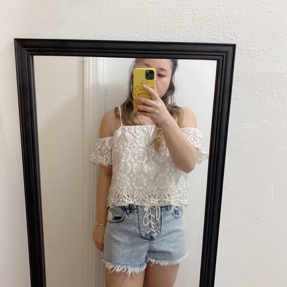 Abercrombie off shoulder white laced blouse - Picture 4 of 4